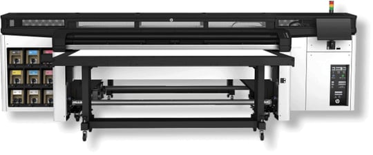 Impresora HP Latex R2000 de gran formato, con sus cartuchos de tinta de látex a la izquierda